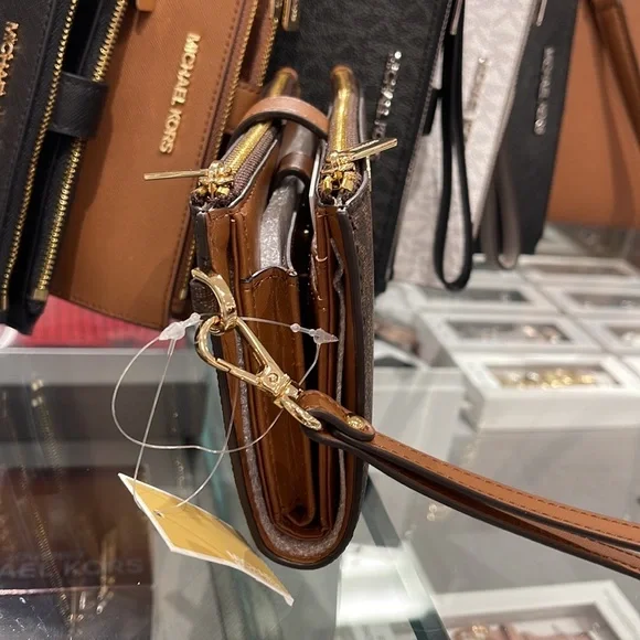 MICHAEL KORS LARGE DOUBLE ZIP WRISTLET PHONEHOLDER WALLET CLUTCH 
Brown - Picture 5 of 16